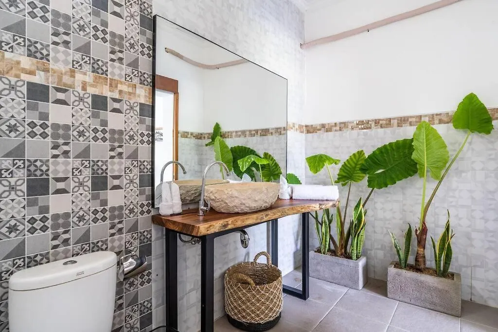 Charming 3 Bedroom Villa Close Berawa Beach Canggu