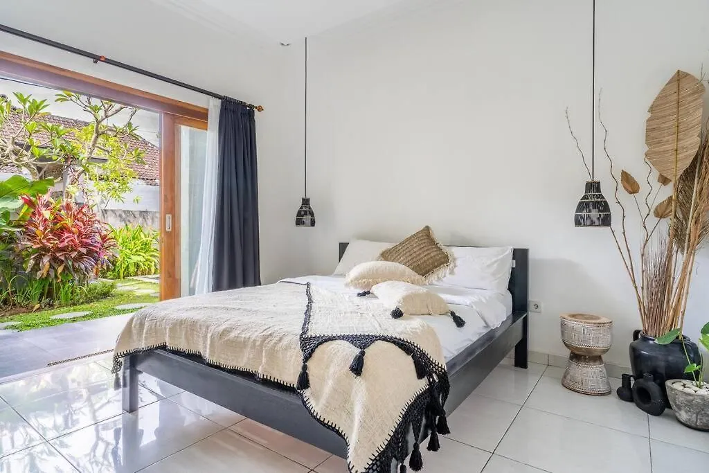 Charming 3 Bedroom Villa Close Berawa Beach location