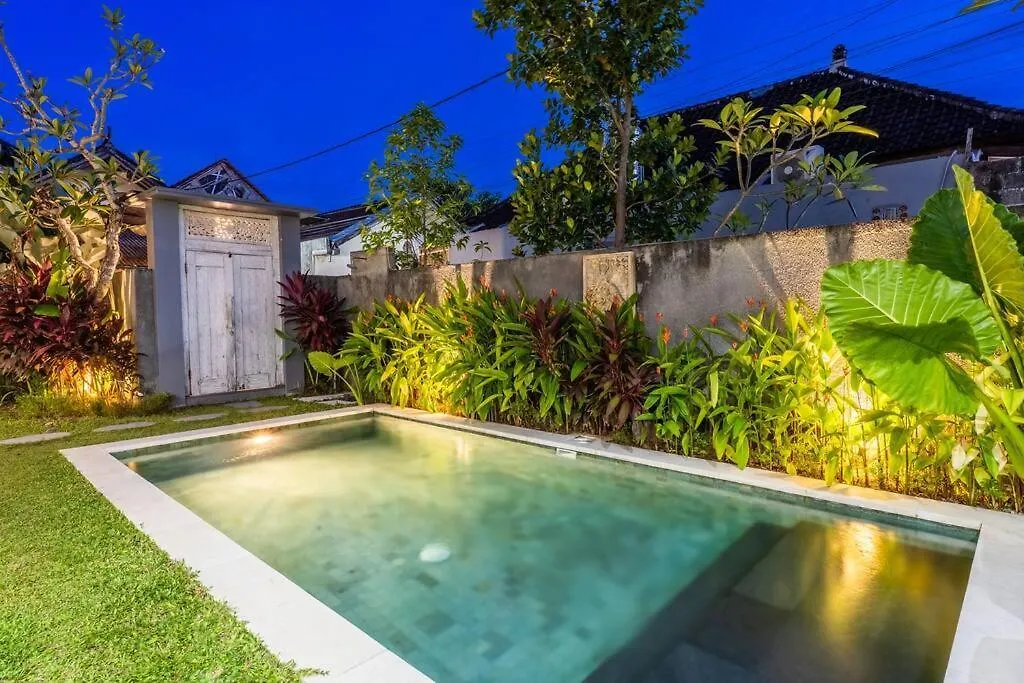 Charming 3 Bedroom Villa Close Berawa Beach Canggu  0*, Canggu (Bali)