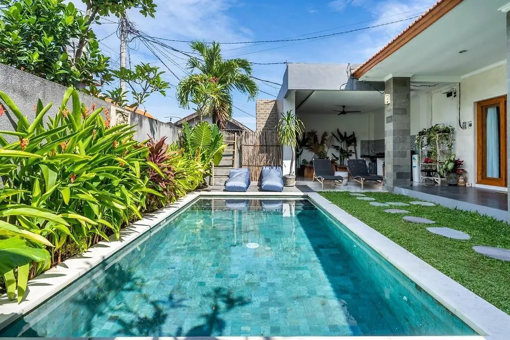 Charming 3 Bedroom Villa Close Berawa Beach Canggu  0*, Canggu (Bali)