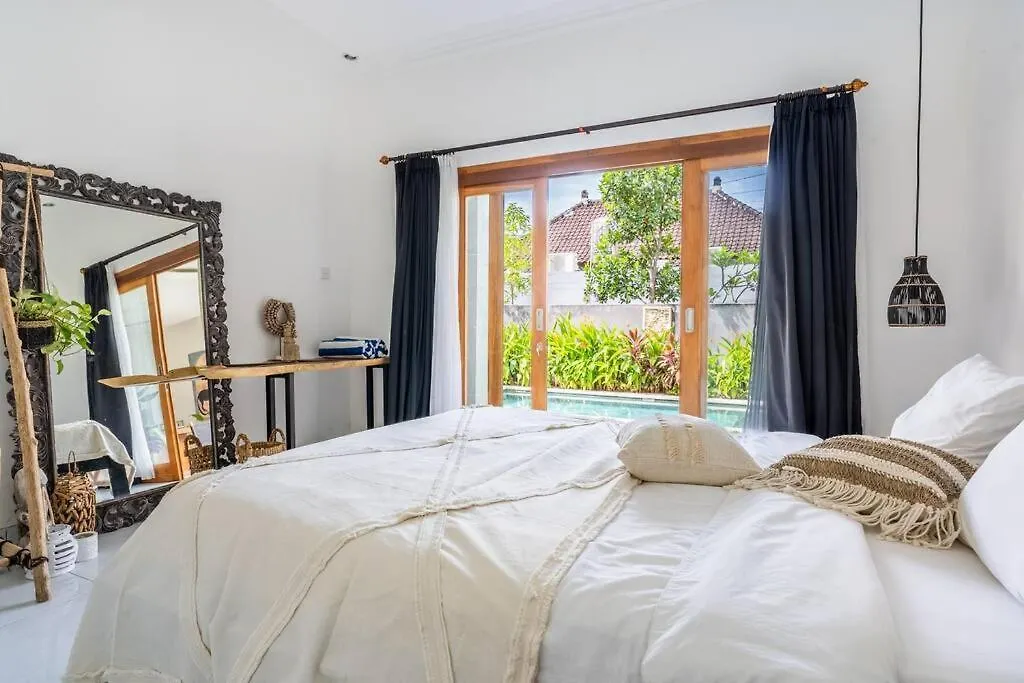 Charming 3 Bedroom Villa Close Berawa Beach Canggu